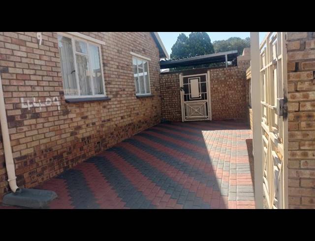 3 BEDROOM HOUSE FOR SALE IN MOHLAKENG